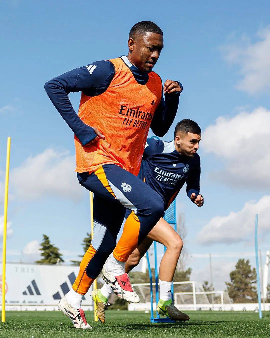 今夜欧冠传出新动向，洛杉矶快船外线爆发，管理层表态：球迷炸锅，身体对抗强度拉满的简单介绍